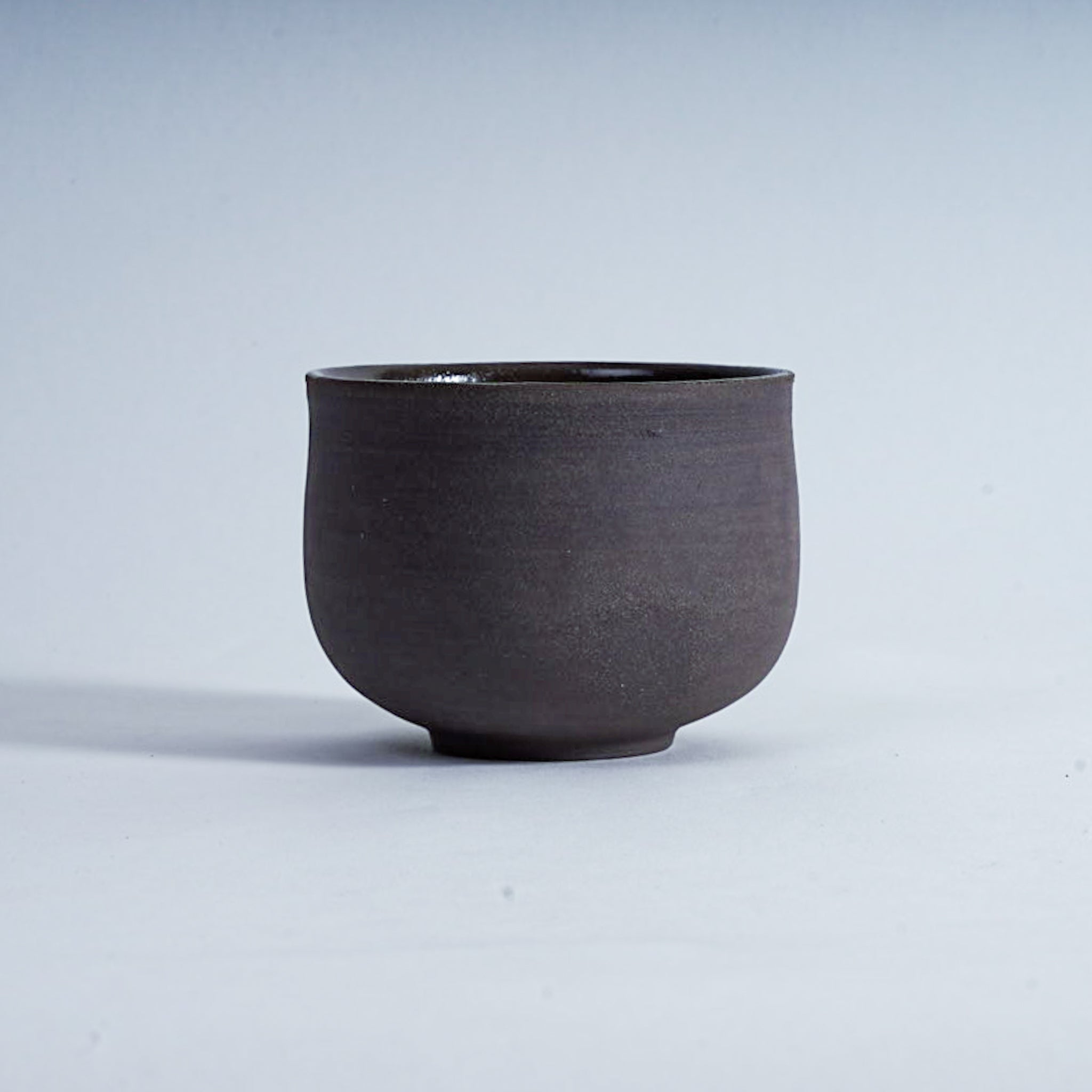 OCHA grau/schwarz | handgemachte Teetasse (Matcha) - Mura Mura Ceramics
