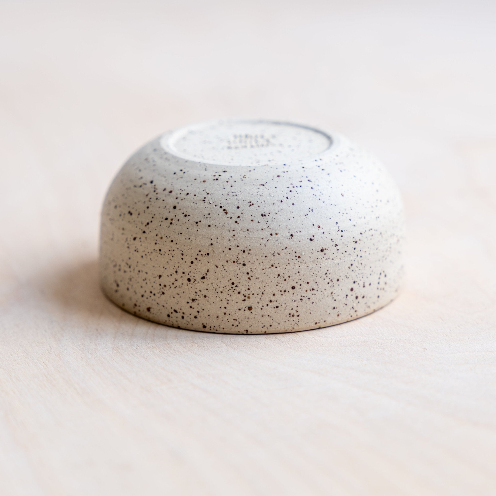 KUMO Cappuccino mit Spots - Mura Mura Ceramics