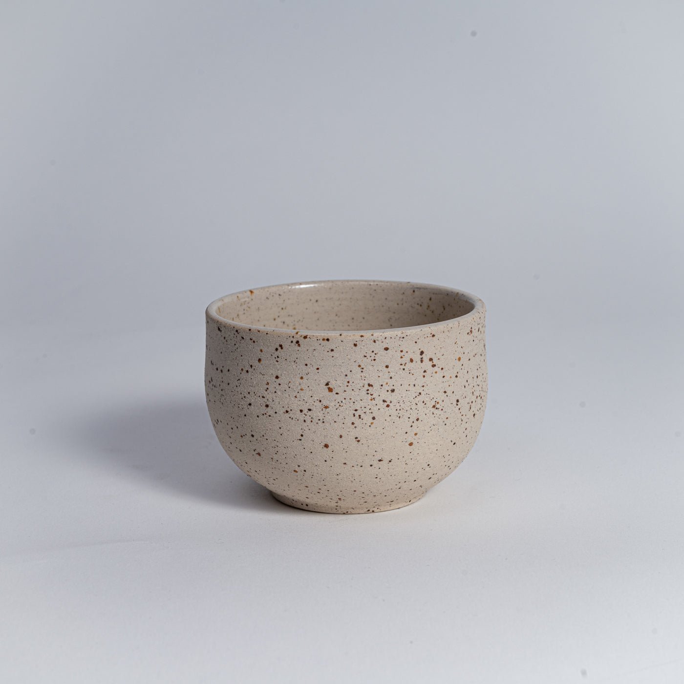 OCHA mit Spots | handgemachte Teetasse (Matcha)  - Mura Mura Ceramics