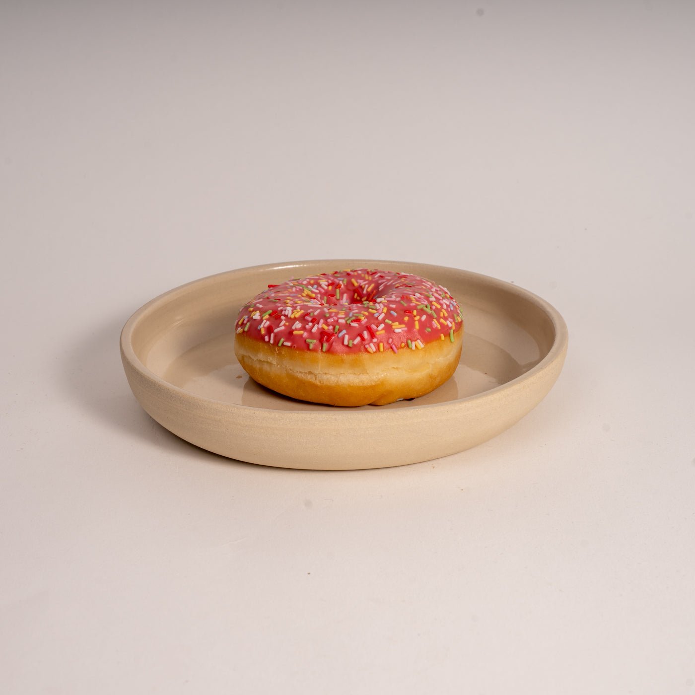 SARA klein beige | handgemachter Teller- Mura Mura Ceramics