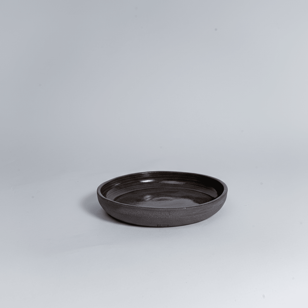 SARA klein grau/schwarz | handgemachter Teller - Mura Mura Ceramics
